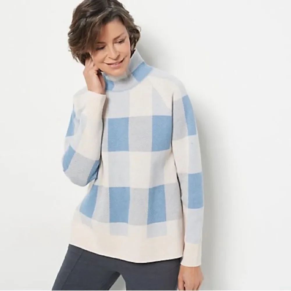 ✨HP✨women mock neck plaid light blue & white sweater & hat set✨